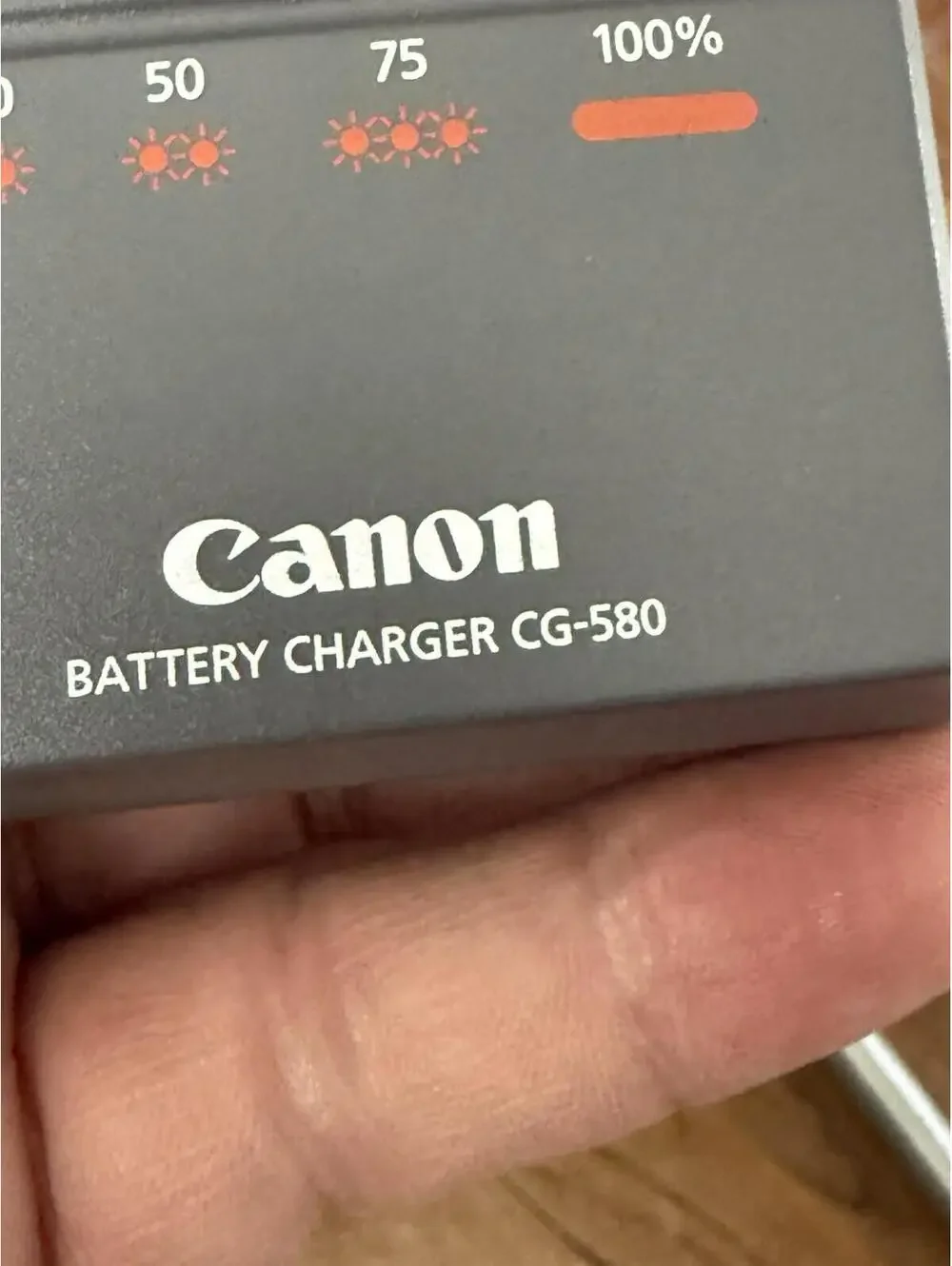 (VeryGood) Genuine Canon CG-580 Charger for BP-511A Batteries EOS 5D 50D 40D 30D